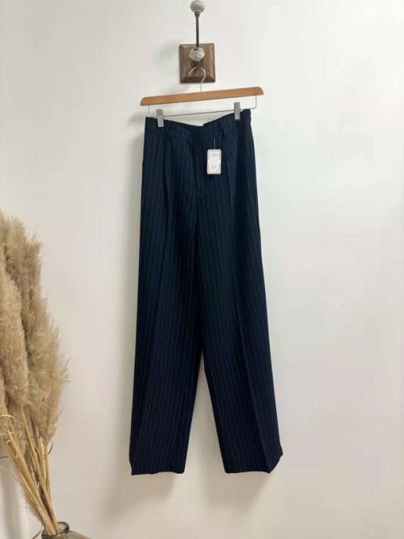 Pantalon rayé bleu et blanc